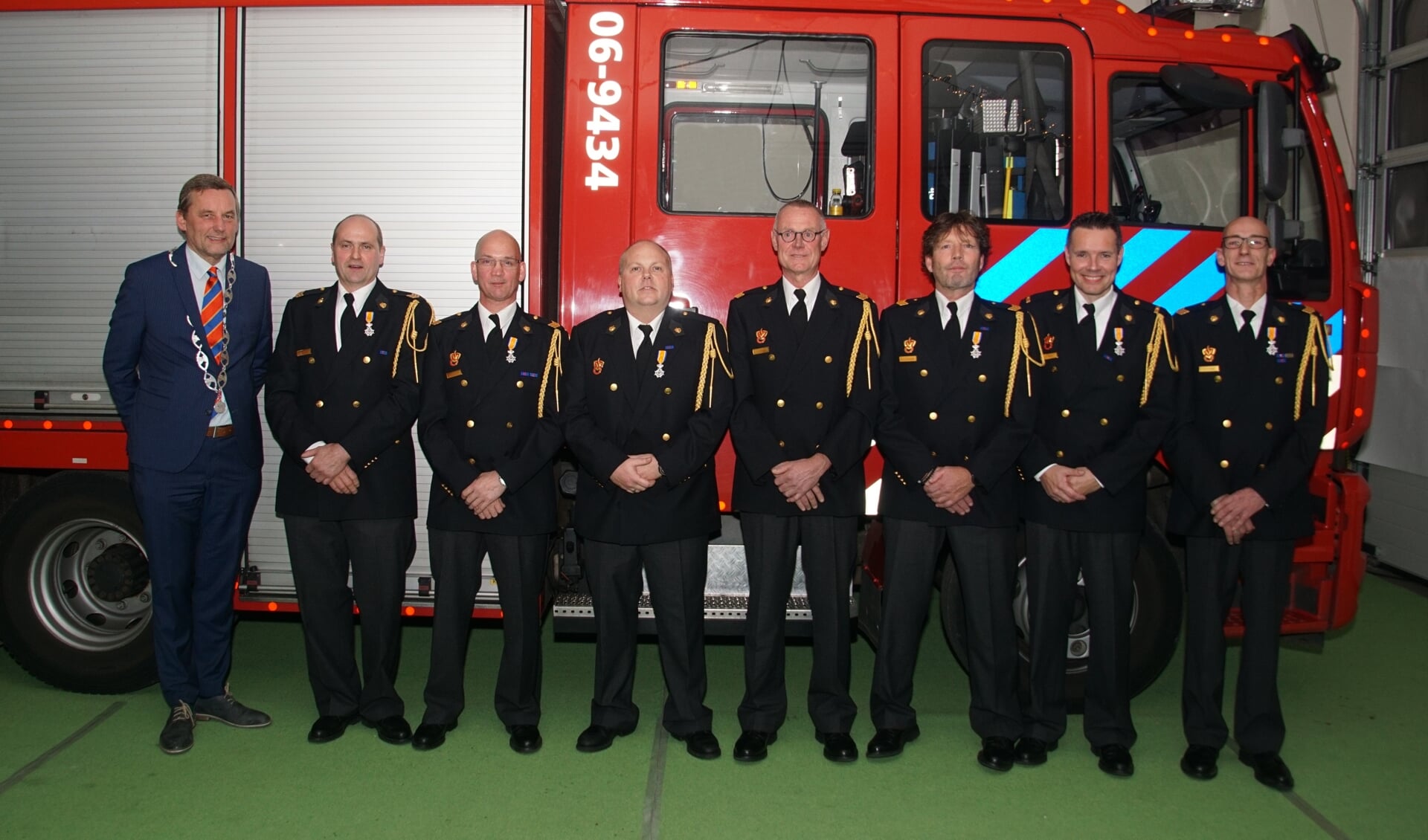 Van links af burgemeester Anton Stapelkamp, André van Oeveren, André Wienholts, Carlos Angenent, Hans Kemink, Ralf Kolenbrander, Robin Siebel, Edwin Geven.