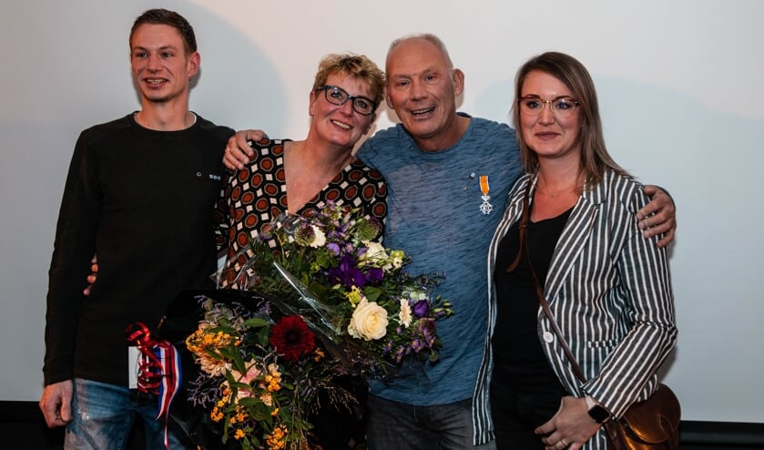 Fred Burgers met zijn vrouw en kinderen. Foto: Henk Derksen
