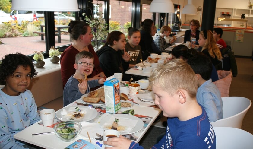 Ontbijten in het gemeentehuis, dat doe je ook niet iedere dag. Foto: Dinès Quist