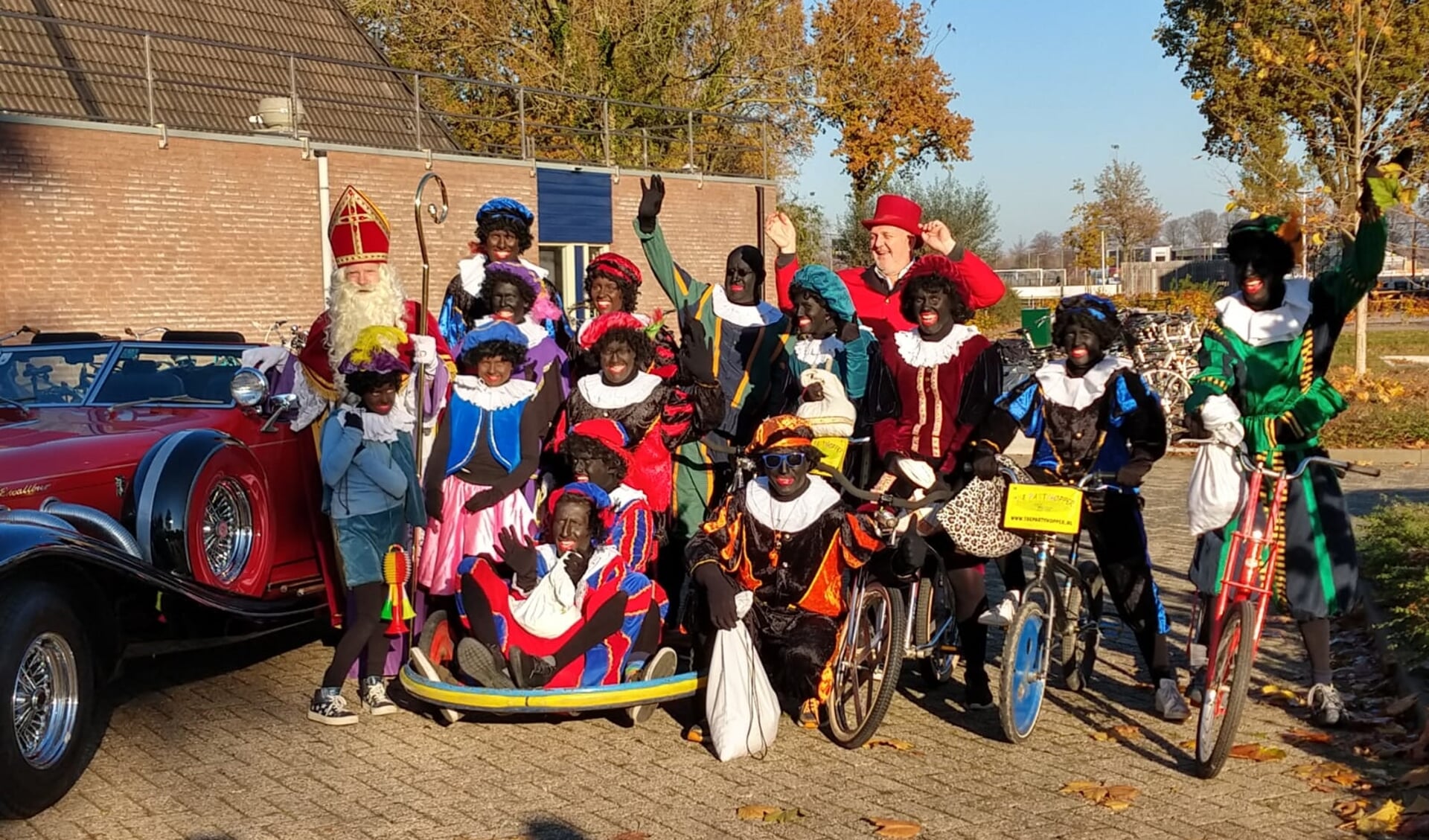 Sinterklaas en zijn Pieten komen naar de sporthal in Steenderen. Foto: Tinja Postma