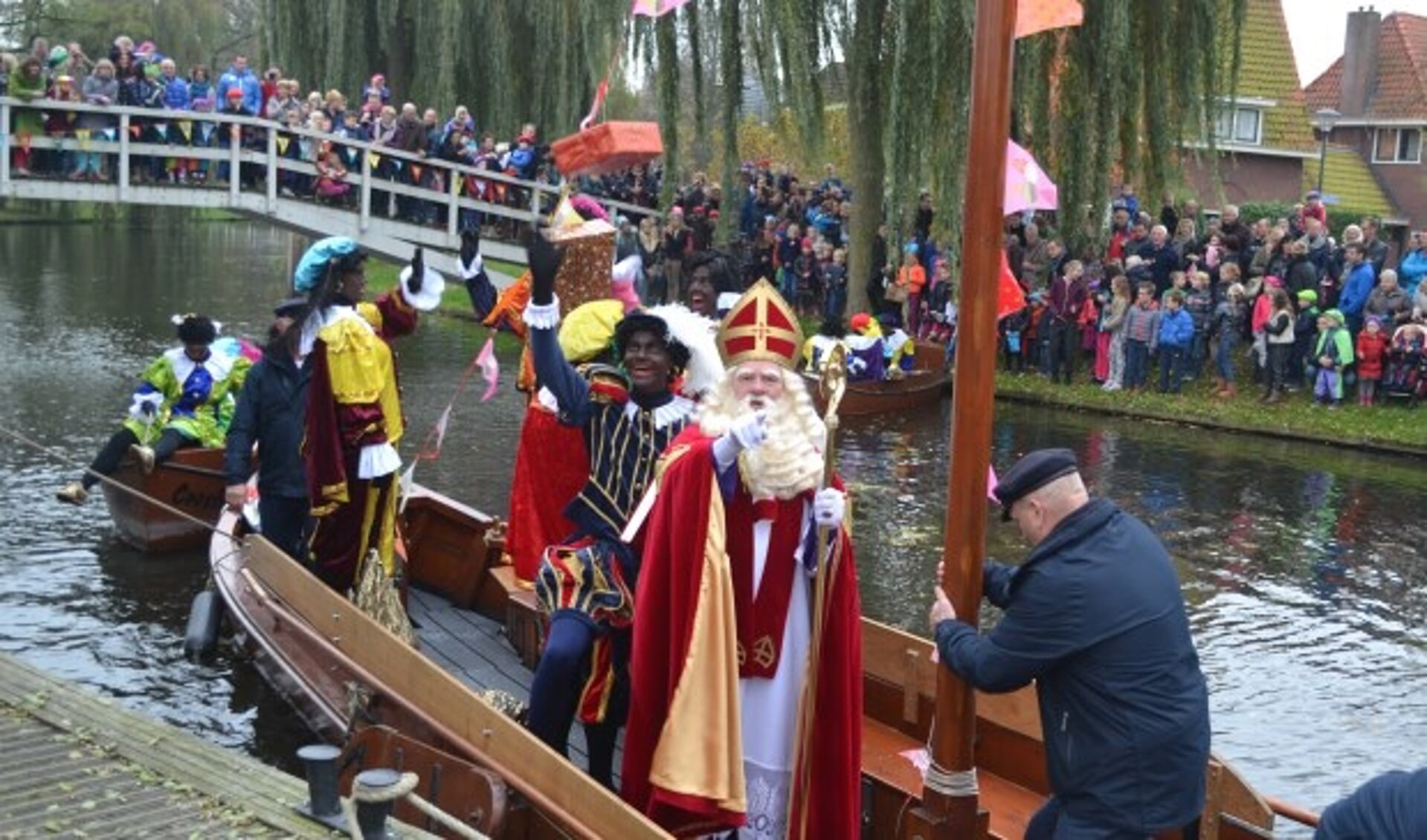 Sint Nicolaas arriveert in Borculo met de Jappe. Foto: PR