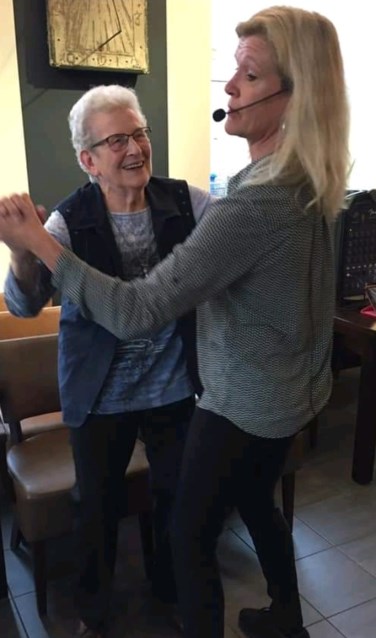 Samen dansen: altijd goed voor een glimlach. Foto: PR