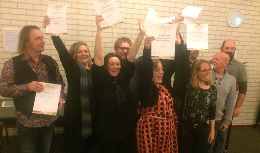 Nieuwe gediplomeerde leden voor 'Leve de koningin'. Foto: PR