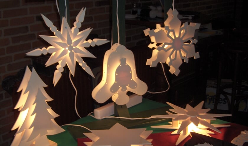 Allerlei sfeervolle kerstdecoratie is er te koop. Foto: PR