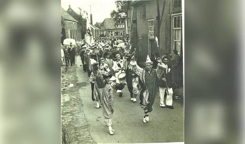 Schutterij loopt door Bronkhorst. Foto: Archief Steenderen