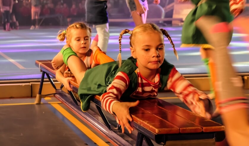 Van de allerkleinsten tot de jong belegen recreanten, iedereen deed vol enthousiasme mee aan het RGV Gala. Foto: Wilma Arink.