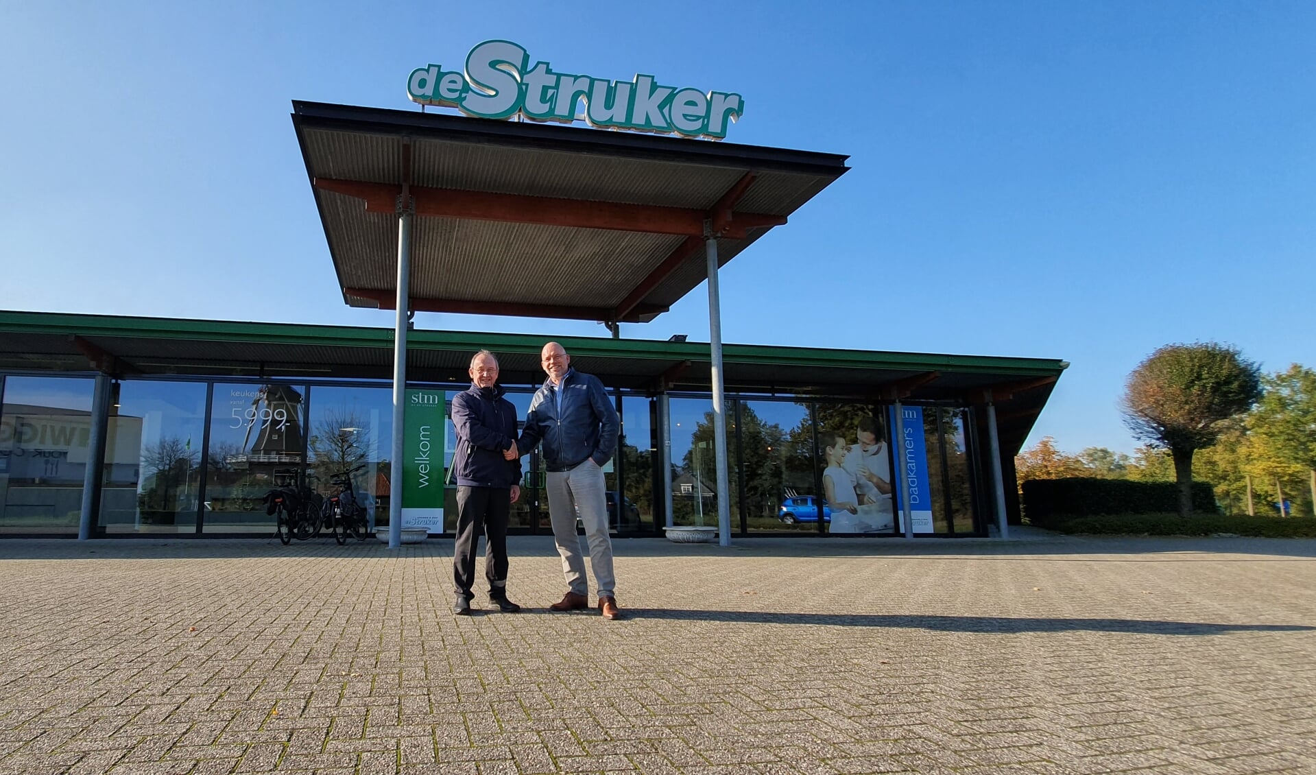 Links Wim Stemerdink en rechts Chris Hermsen voor de Struker. Foto PR