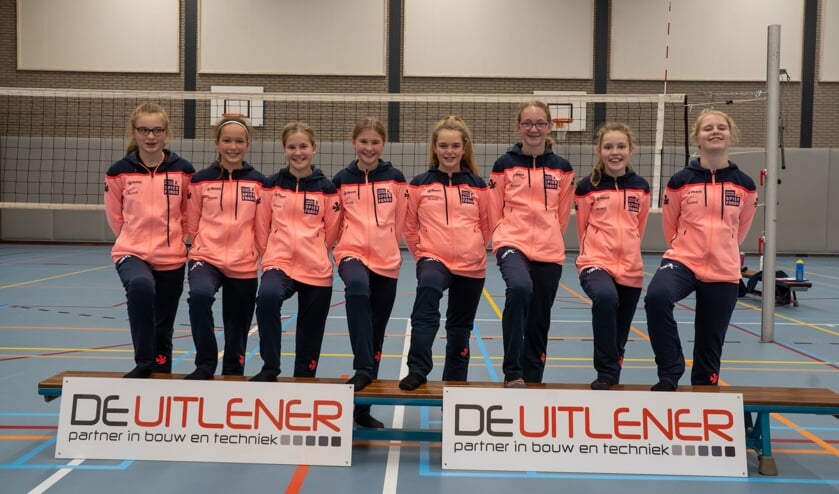 foto van C1 met de nieuwe trainingspakken. Fotocredit: Henk-Jan Winkeldermaat