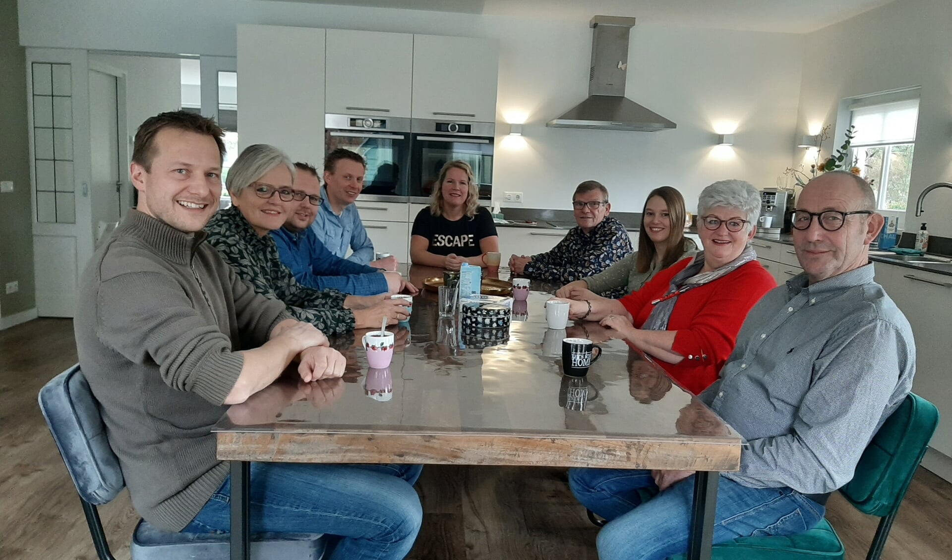 Dinand Langenkamp, Hendrien v.d. Poel, Bart Wilgenhof, Bas Hondshorst, Marjon Saalmink, Aart Lensink, Julia ten Broeke Gerrie Brunsveld en Herman Bolink. Niet op de foto: Miranda Meurs en Albertien Begieneman. Foto: PR