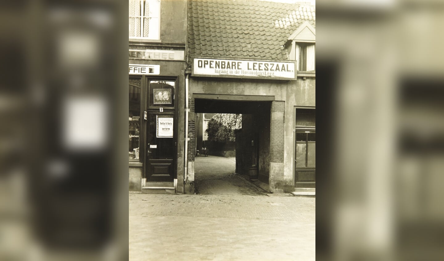 Ingang naar de openbare leeszaal in de Rosmolensteeg rond 1908. Foto: Erfgoedcentrum Zutphen