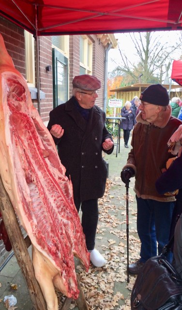 Vet priezen in Noordijk,met uitleg van Gerrit Geerdink. Foto: PR