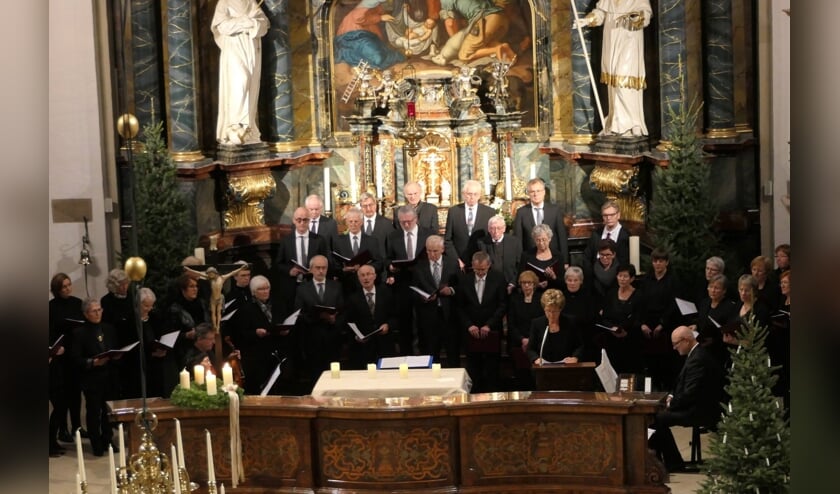 Meezingen met het Madrigalchor in de Barokkerk in Zwillbroek. Foto: PR