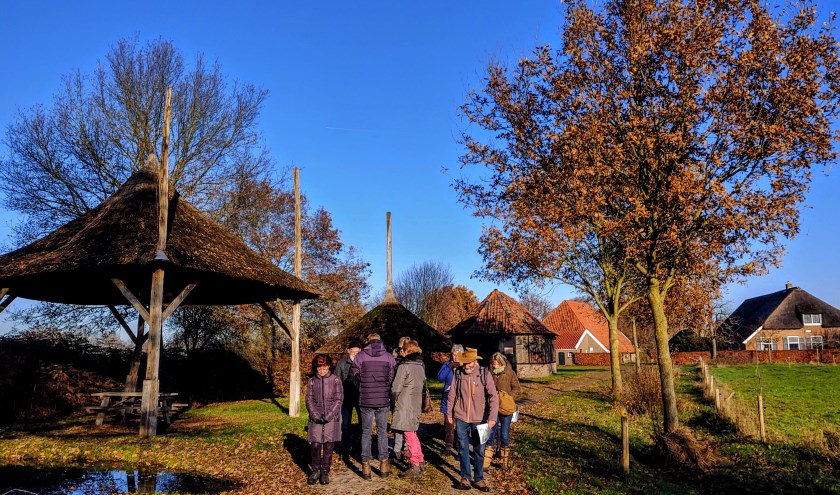 Nog één keer wordt een rondleiding gehouden voor kunstenaars die een plekje willen tijdens de Kunstwandelroute. Foto: Marijke Schellekens