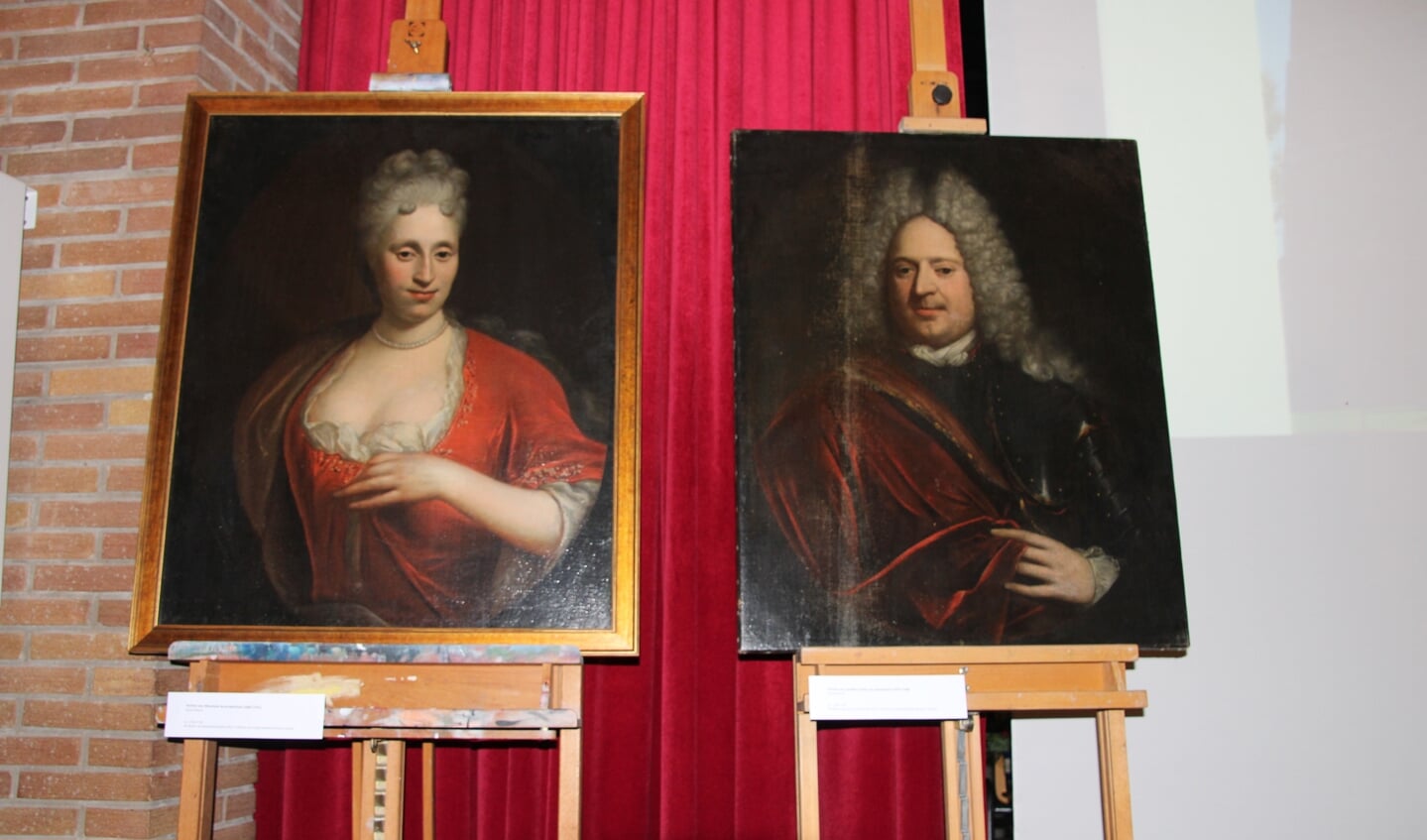 De portretten van Lambert Joost van Hambroick en zijn vrouw Mechteld Anna Bentinck-van Diepenheim. De portretten zijn in bezit van het Overijssels Museum in Zwolle. Foto: Lydia ter Welle