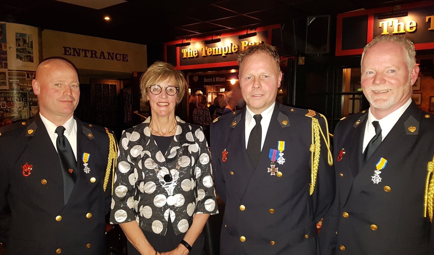 Vlnr Ivo Reinders, burgemeester Bronsvoort, Bas Wicherink en Manfred Hillen.