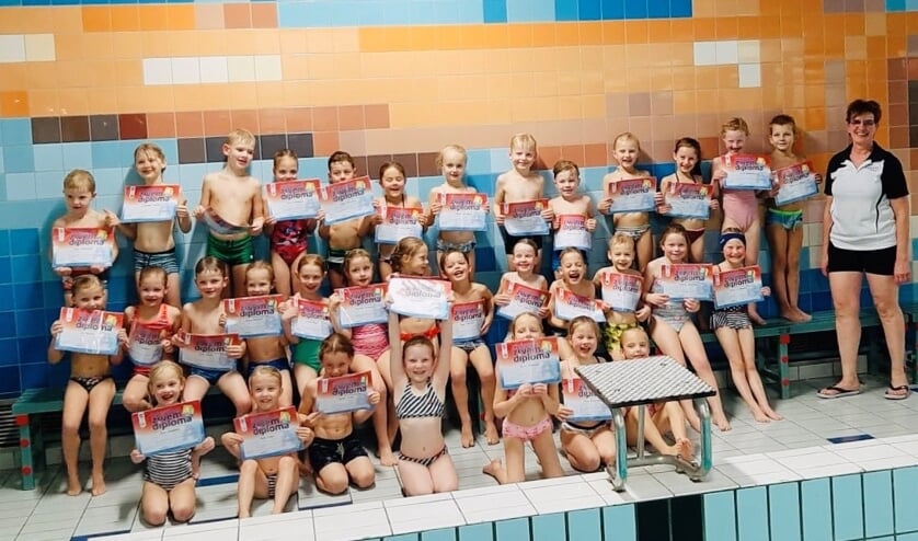 Allemaal gefeliciteerd met je zwemdiploma! Foto: PR Aquafit