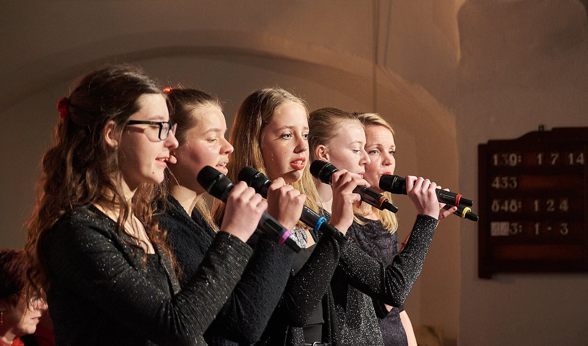 Hartroerend was het prachtige lied 'Light a candle' dat door de vocalisten van Plica Vocalis werd gezongen. Foto: Martie Leusink.