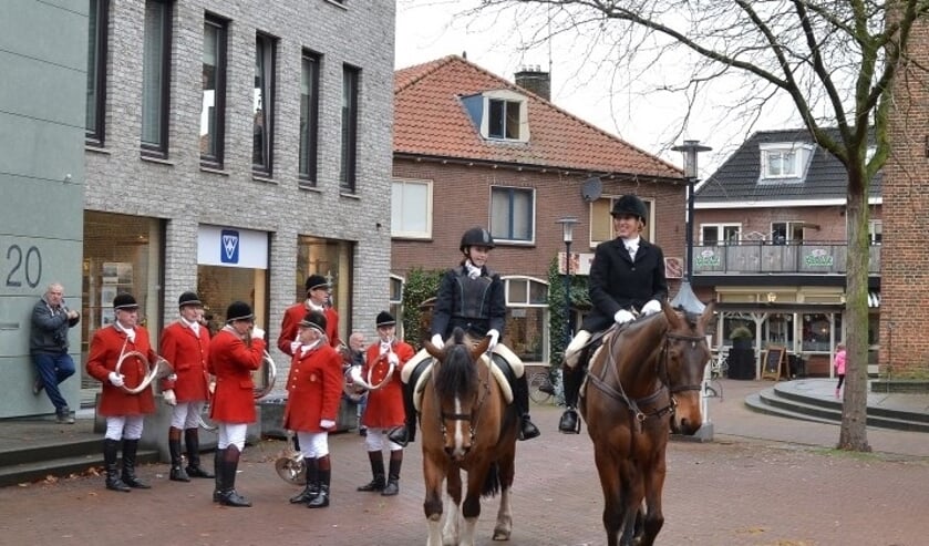 Hermance Gransberg-barones van Heeckeren van Kell en haar dochter Odylia Gransberg. Foto: Achterhoekfoto.nl/Johan Braakman.