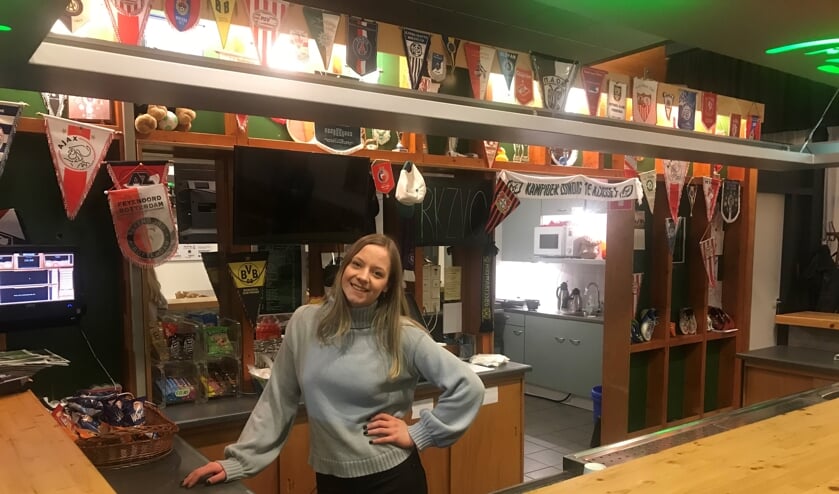 Marleen Lankveld kent als barvrouw alle voetballende Zieuwentenaren. Foto: Barbara Pavinati
