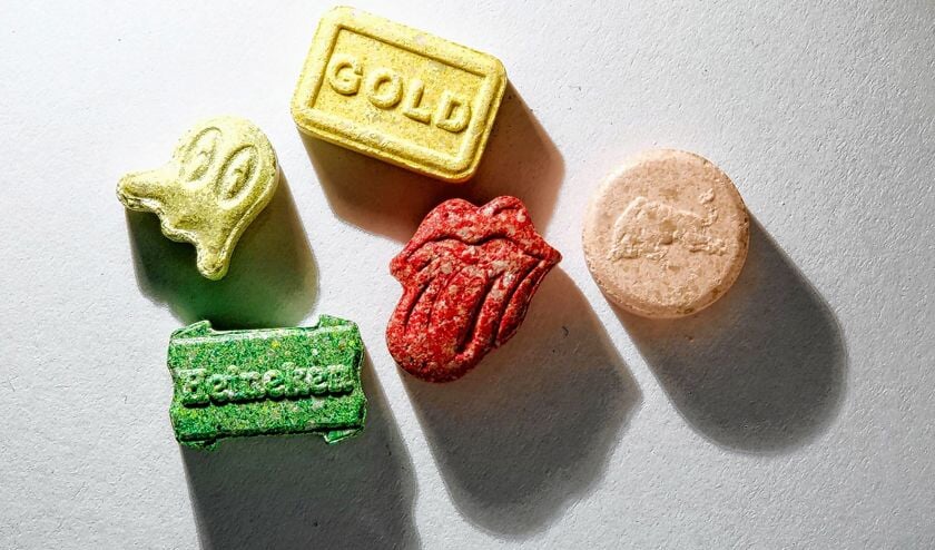 In een auto op de Twenteroute werd twee kilo kristalachtige stof aangetroffen waarmee synthetische drugs kunnen worden geproduceerd. Foto: stockfoto