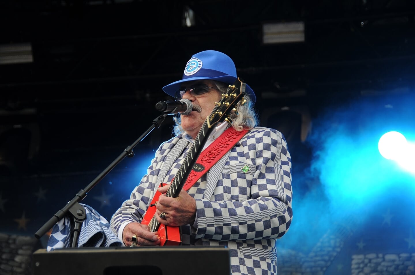 Bennie Jolink tijdens het optreden in Lochem, mei 2019. Foto: Achterhoekfoto.nl/Johan Braakman