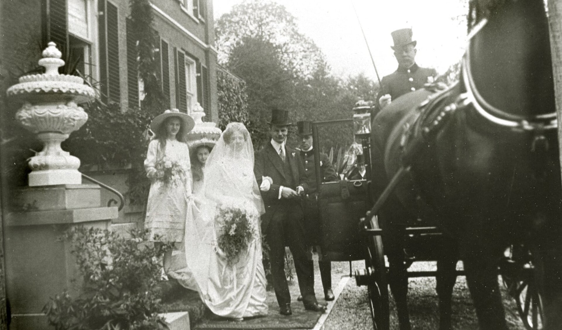 Een huwelijk op Mariëndaal in Oosterbeek in de jaren 20. Bron: Gelders Archief 1541–1009, Public Domain Mark 1.0 licentie.  Foto: PR