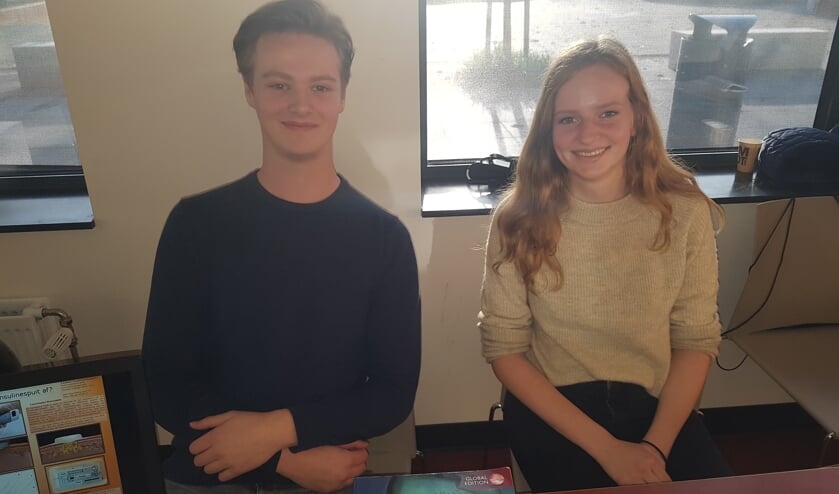 Oud-leerlingen Bob en Iris vertellen de inhoud van hun studies.