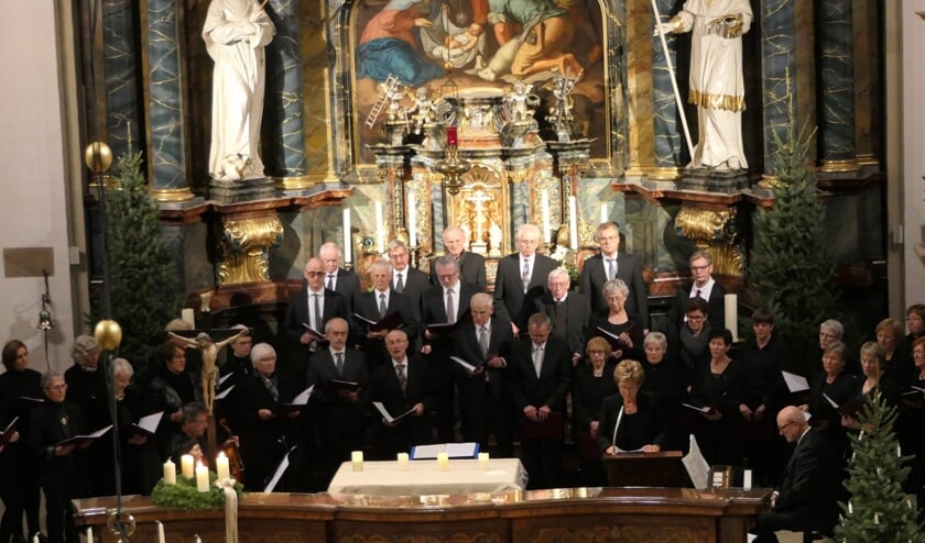 Het Madrigaalkoor uit Vreden in de kerk in Zwillbrock. Foto: PR