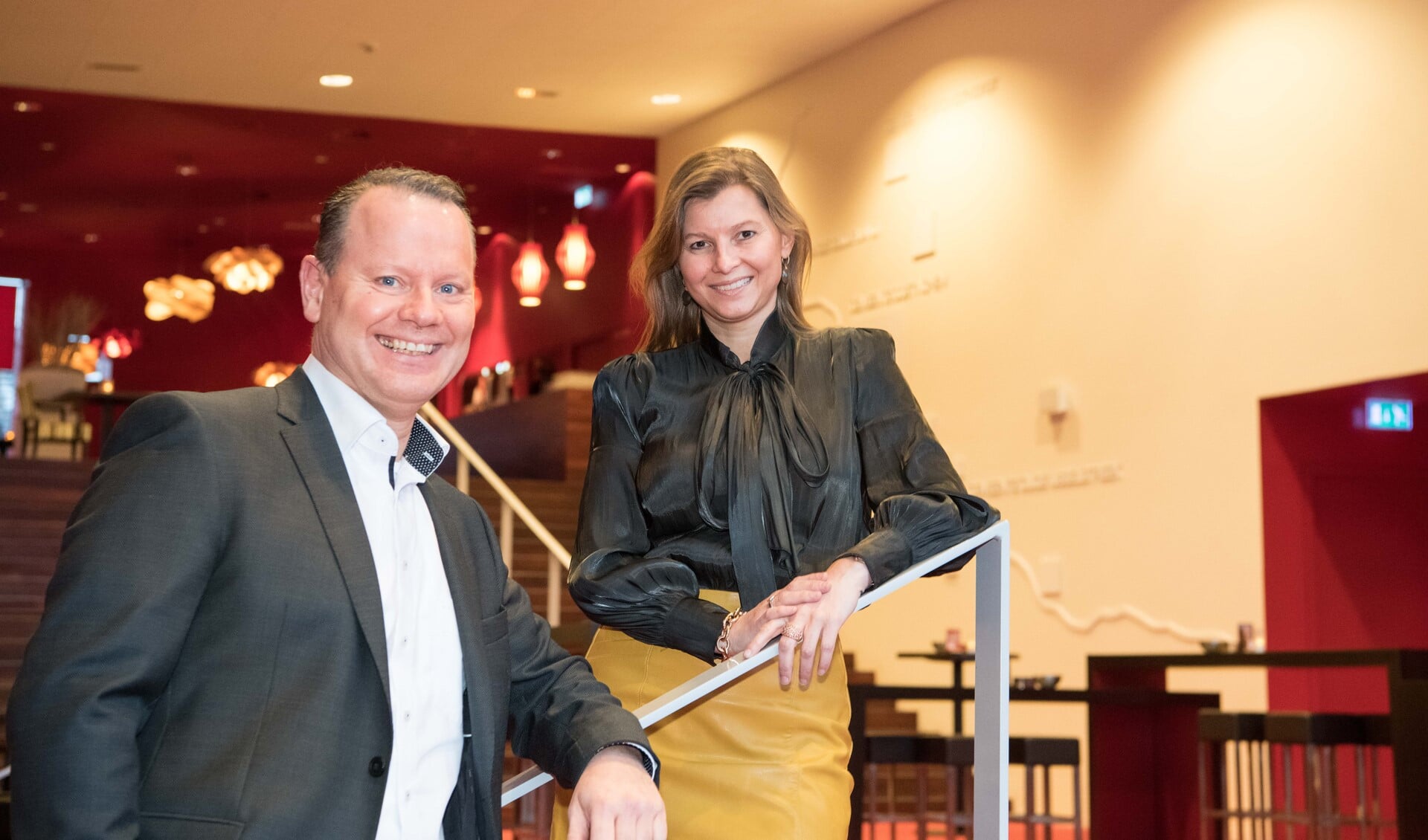 Wendy Verlaan met haar opvolger bij Rabobank Graafschap, Steven Enneman. Foto: Carlo Stevering