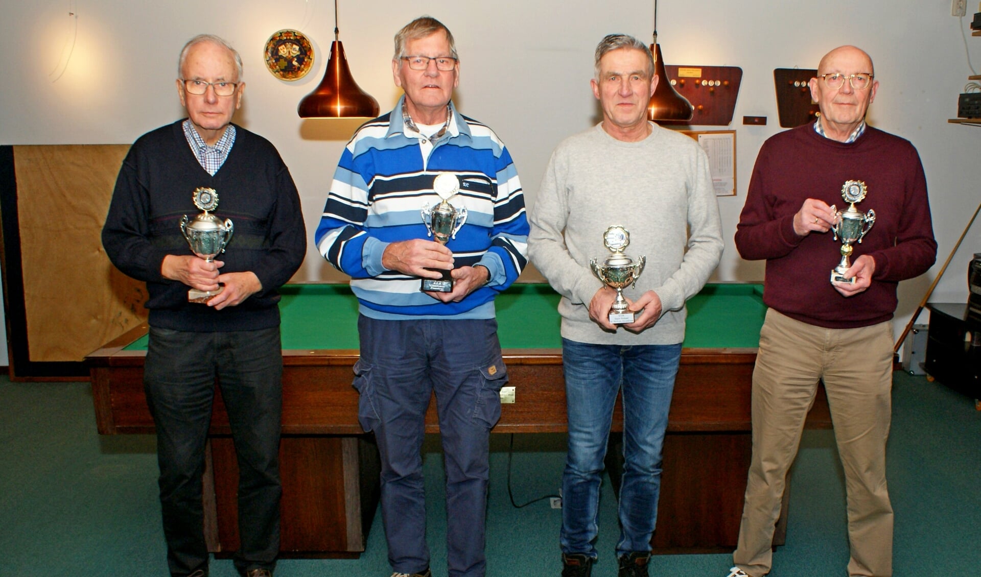 De kampioenen van het biljarten en darten (v.l.n.r.) Jan Oostland, Chris Willemsen, Wim van Haren en Ben Hamer. Foto: Jan Oostland