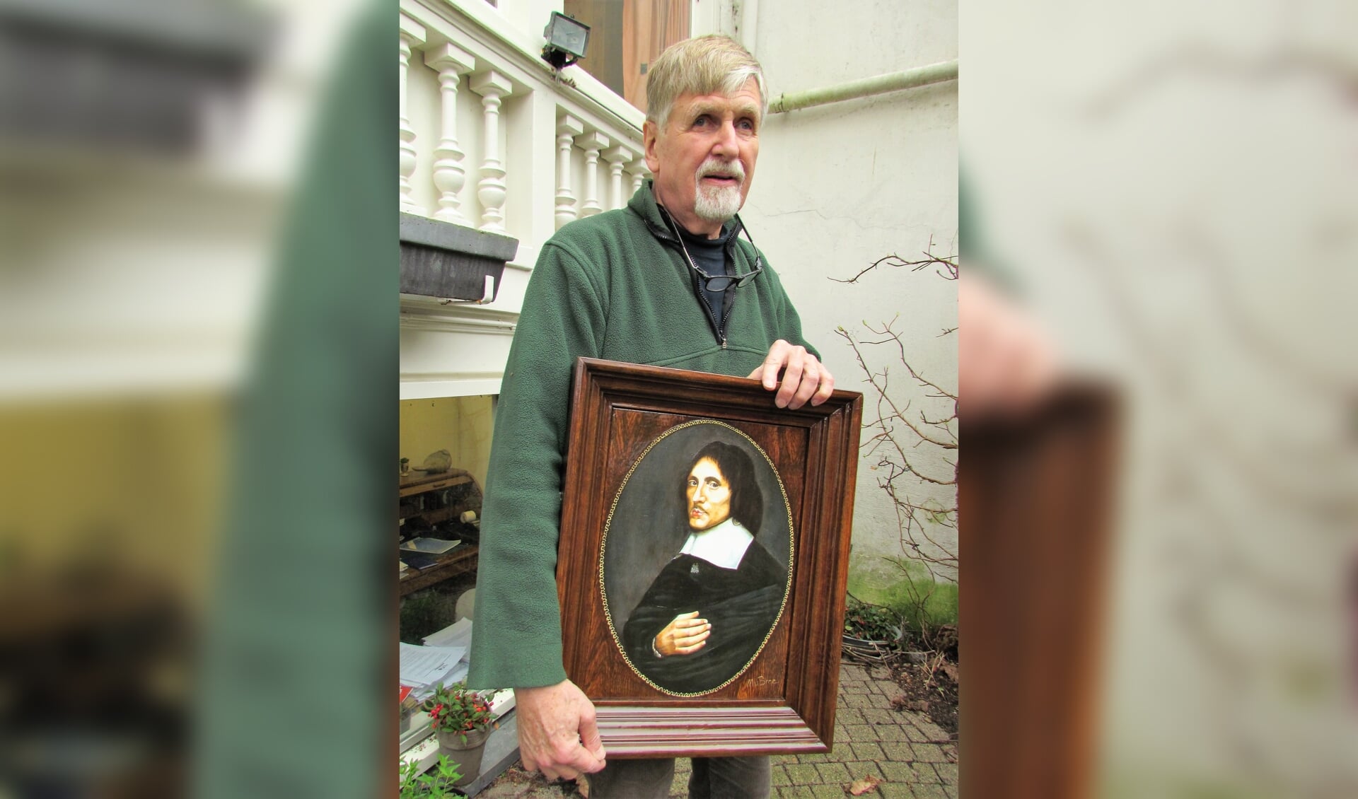 Peter Sluiter met het portret van zijn voorouder. Foto: PR