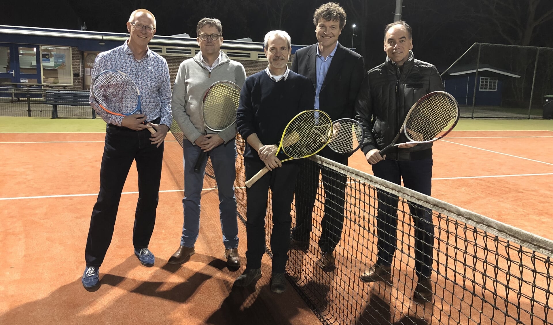 veteraan Statistisch telescoop Tennisclubs in Bronckhorst slaan handen ineen: elke maand regiotoss | Het  laatste nieuws uit Vorden en omgeving