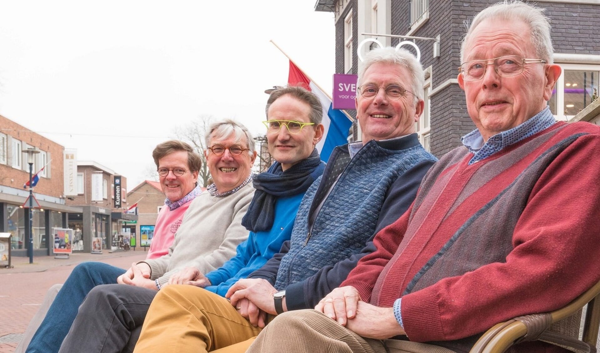 De werkgroep  van 'In het voetspoor van Willink', van links af Rob Teunissen, Peter van de Heij, Sven Bonsel, Wim Slotboom (vervanger van René Swienink) en Joop Huisman. Foto: PR