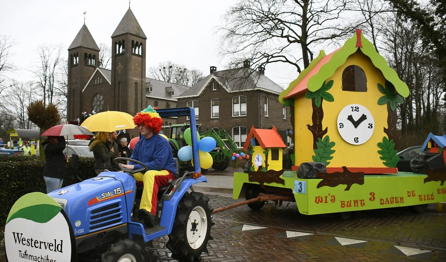De Zaodzakkenstraat werd winnaar bij de grote wagens met 'Drie dagen de tied kwiet. Foto: Guus Tinnevelt 