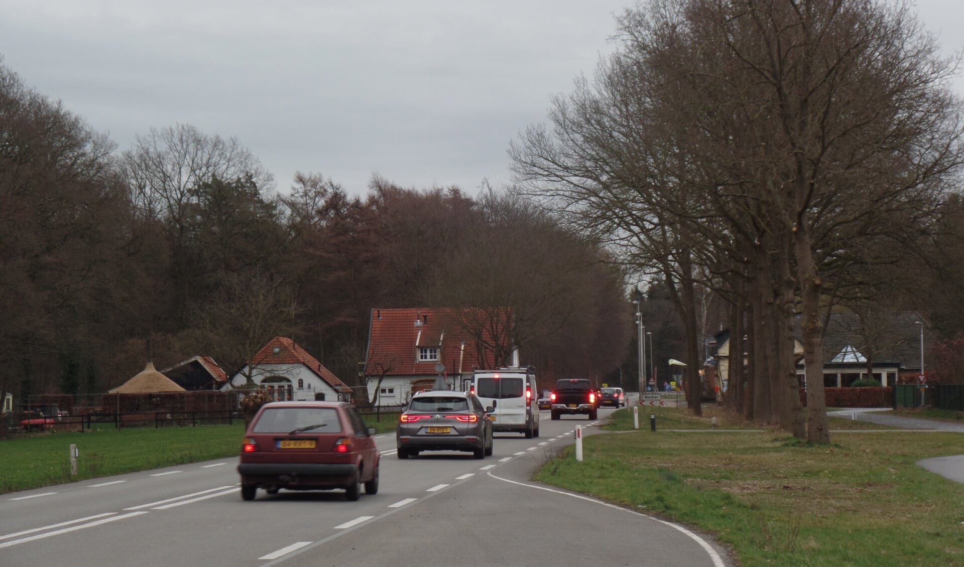 In het onderzoek is voornamelijk gekeken naar de herkenbaarheid van buurtschap Medler voor het verkeer dat op de N319 rijdt en het verbeteren van de omgevingskwaliteit van de buurtschap. Foto: Jan Hendriksen 