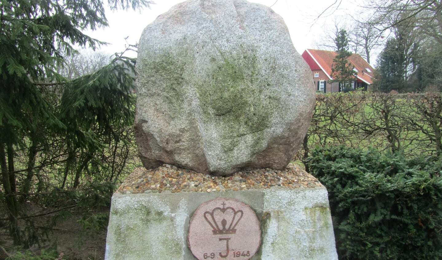 De grote steen van Ratum. Foto; Bernhard Harfsterkamp