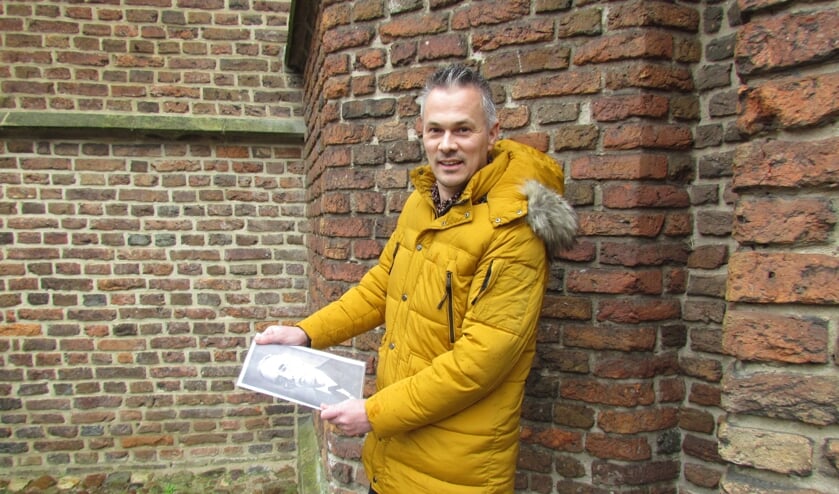 Peter Nieuwenhuizen op de plek waar het kunstwerk komt. Foto: Rob Stevens