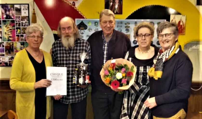 Van links naar rechts; Rikie Scharenborg, Ton Roelvink, Frans Scholten, Annemiek Scharenborg en Lidwien te Have. Foto: PR