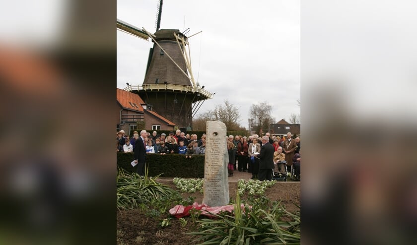 De onthulling van het V1 monument in 2011. Foto Jan Rossel