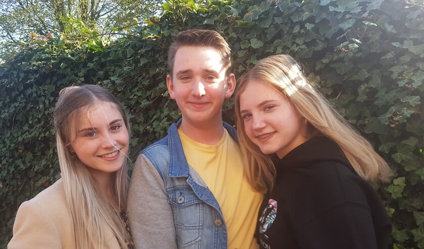 Vlnr. Evie Legro, Twan Roos en Fem Gelinck gaan naar het EK en het WK Hiphopdans. Foto: Kyra Broshuis