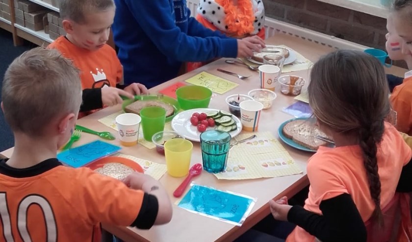 Het gevarieerde Koningsontbijt was in lijn met de richtlijnen van de Schijf van Vijf van het Voedingscentrum en sloot aan op het thema van dit jaar: 'water drinken'. Foto: PR.