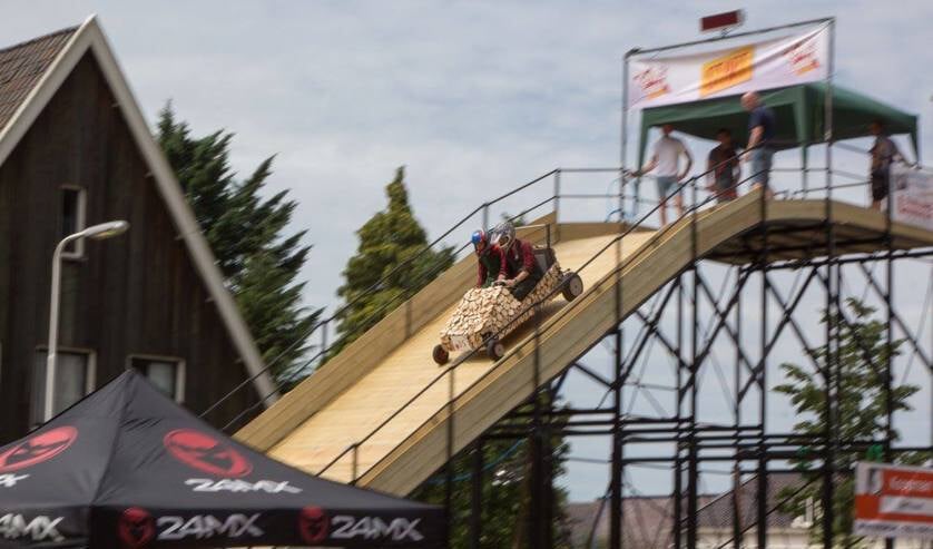 Hout is goud, de winnaar van de allereerste zeepkistenrace van de kermis in Lievelde. Foto: PR