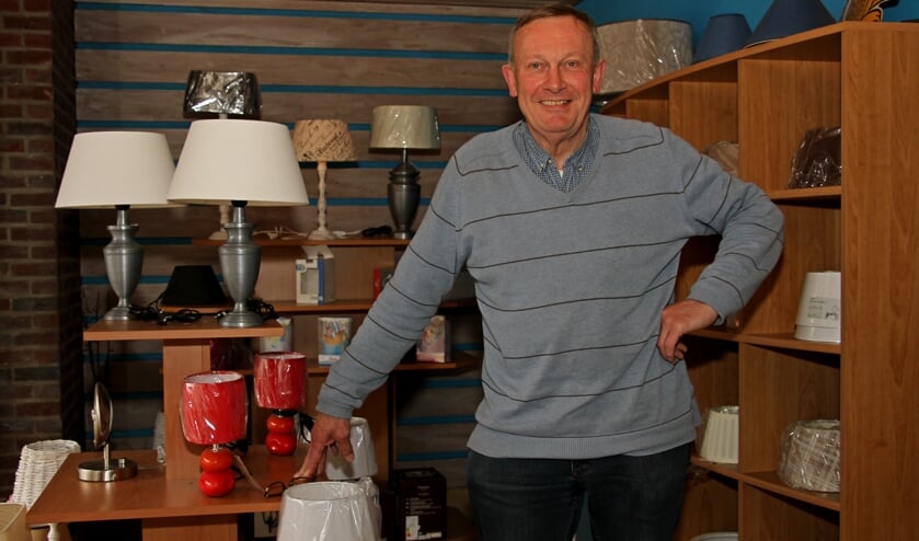 Bennie Jansen is trots op het honderdjarig jubileum van zijn 'Jansen "de Smid" totaalwarenhuis'. Foto: Liesbeth Spaansen