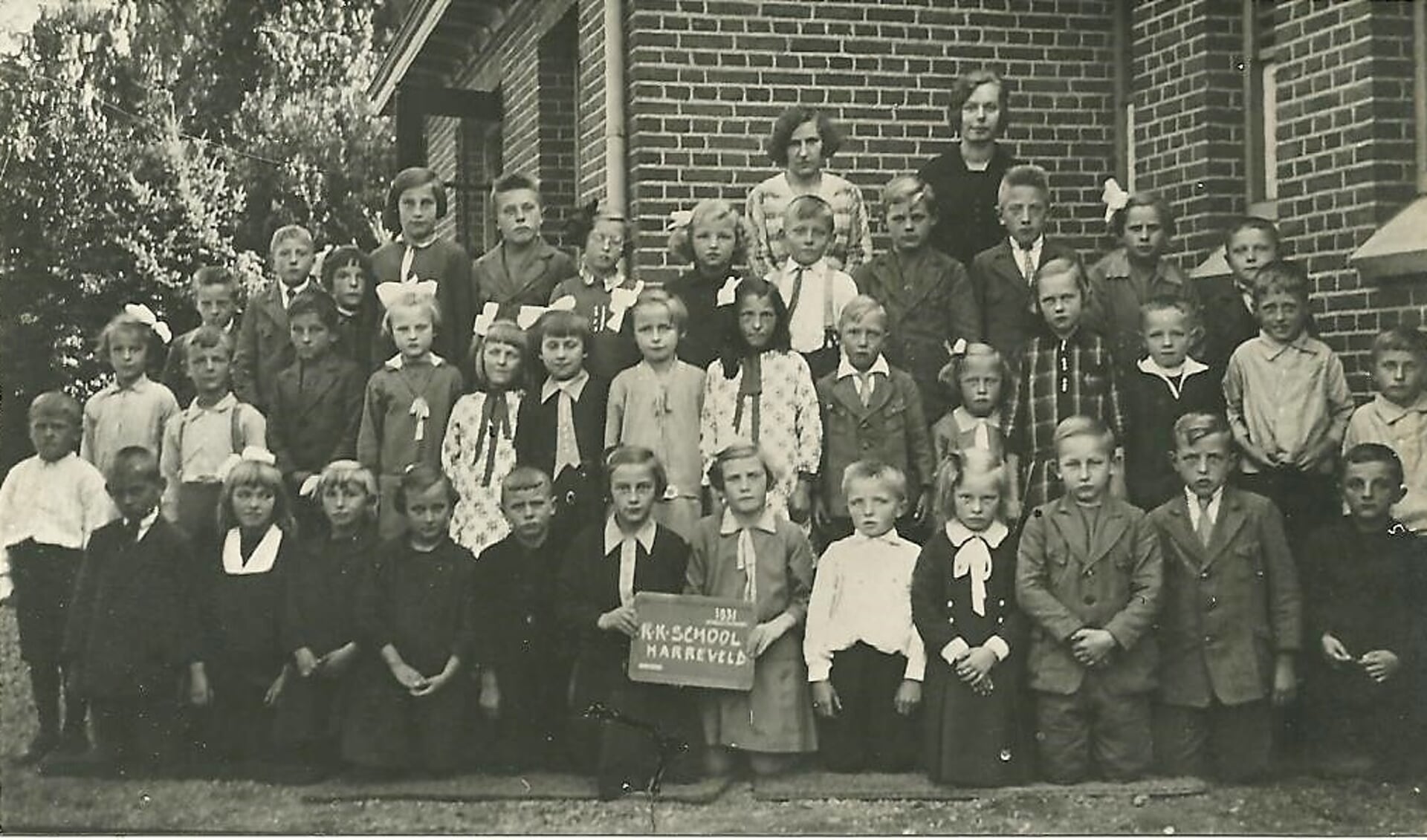 Leerlingen R.K. lagere school Harreveld in 1931. Foto: archief OKV Harvelt