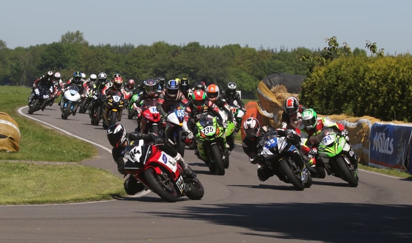 Winst was er vorig jaar voor Thijs Peeters (84) in de Supersport klasse. foto Henk Teerink
