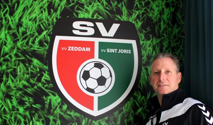 Trainer Marthijne Bochoven op Sportpark Gerrit Dieker in Braamt. Foto: John van der Kamp