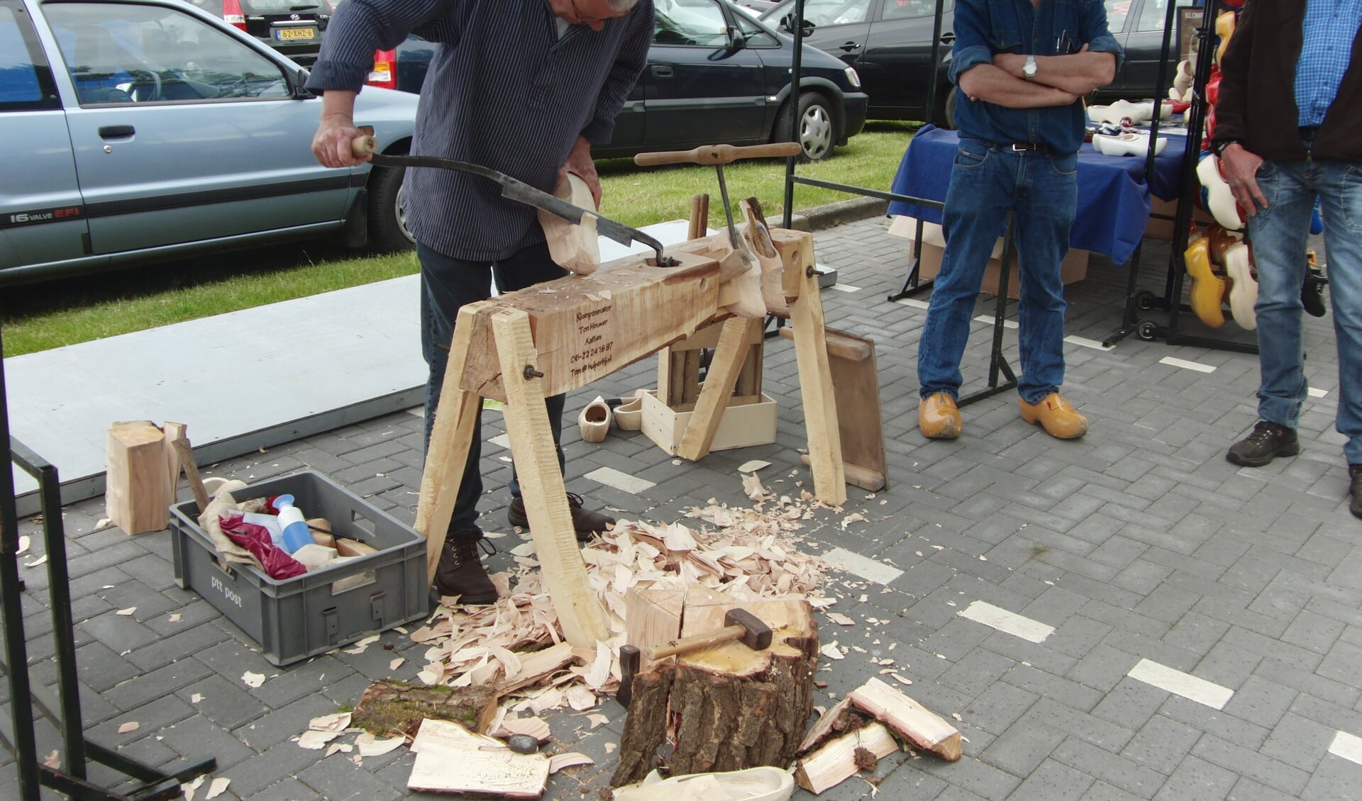 Klompen maken: ook houtbewerking. Foto: PR