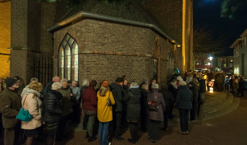 Op 14 december weer lange wachtrijen bij de Dorpskerk. Foto: Louis Swart