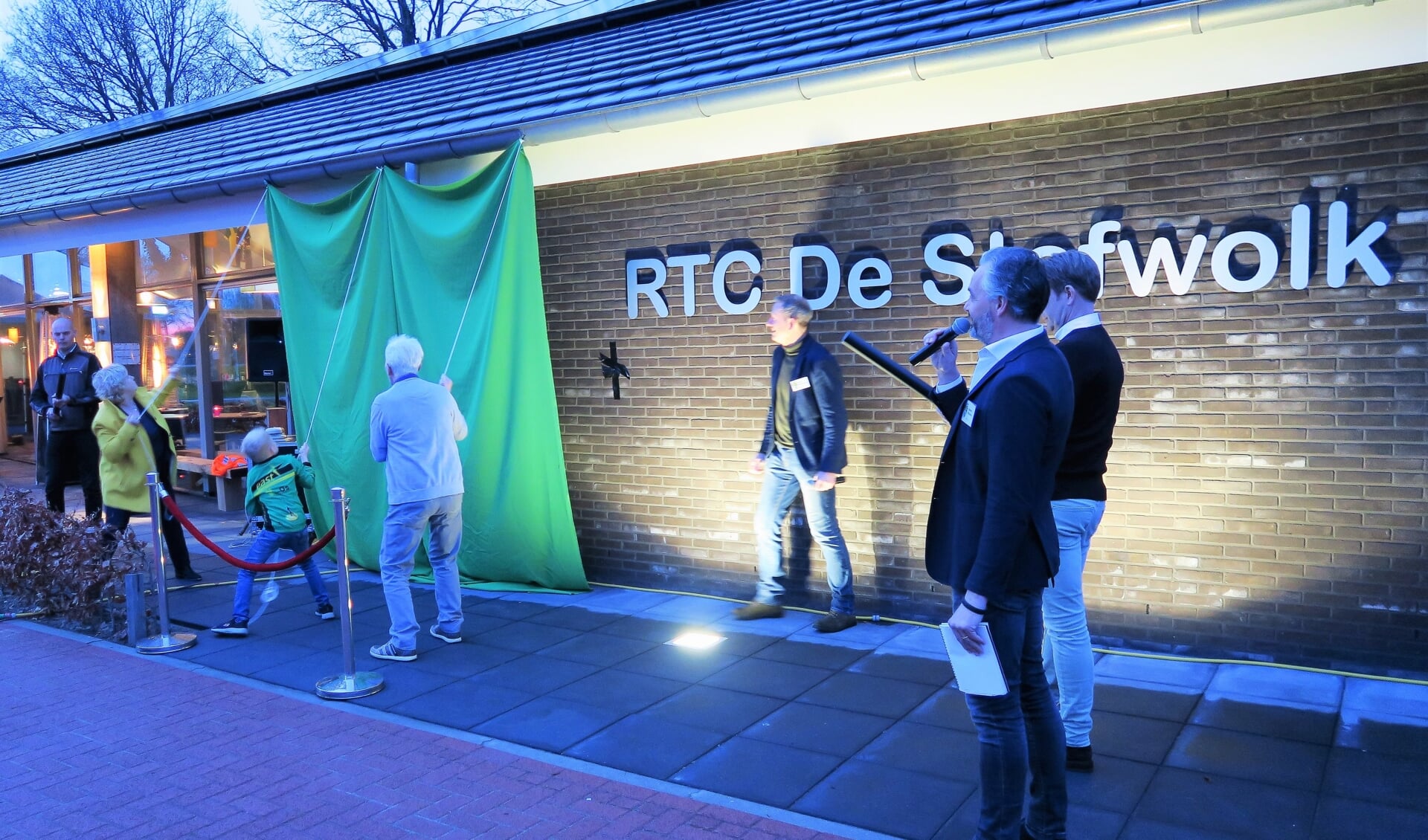 De officiële opening van het nieuwe clubhuis van RTC De Stofwolk. Foto: Theo Huijskes