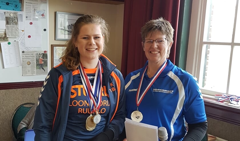 Suzan Zieverink (l) werd Gelders kampioen vrouwen. Mirjam ter Maat eindigde als winnares in categorie.zes. Foto: PR